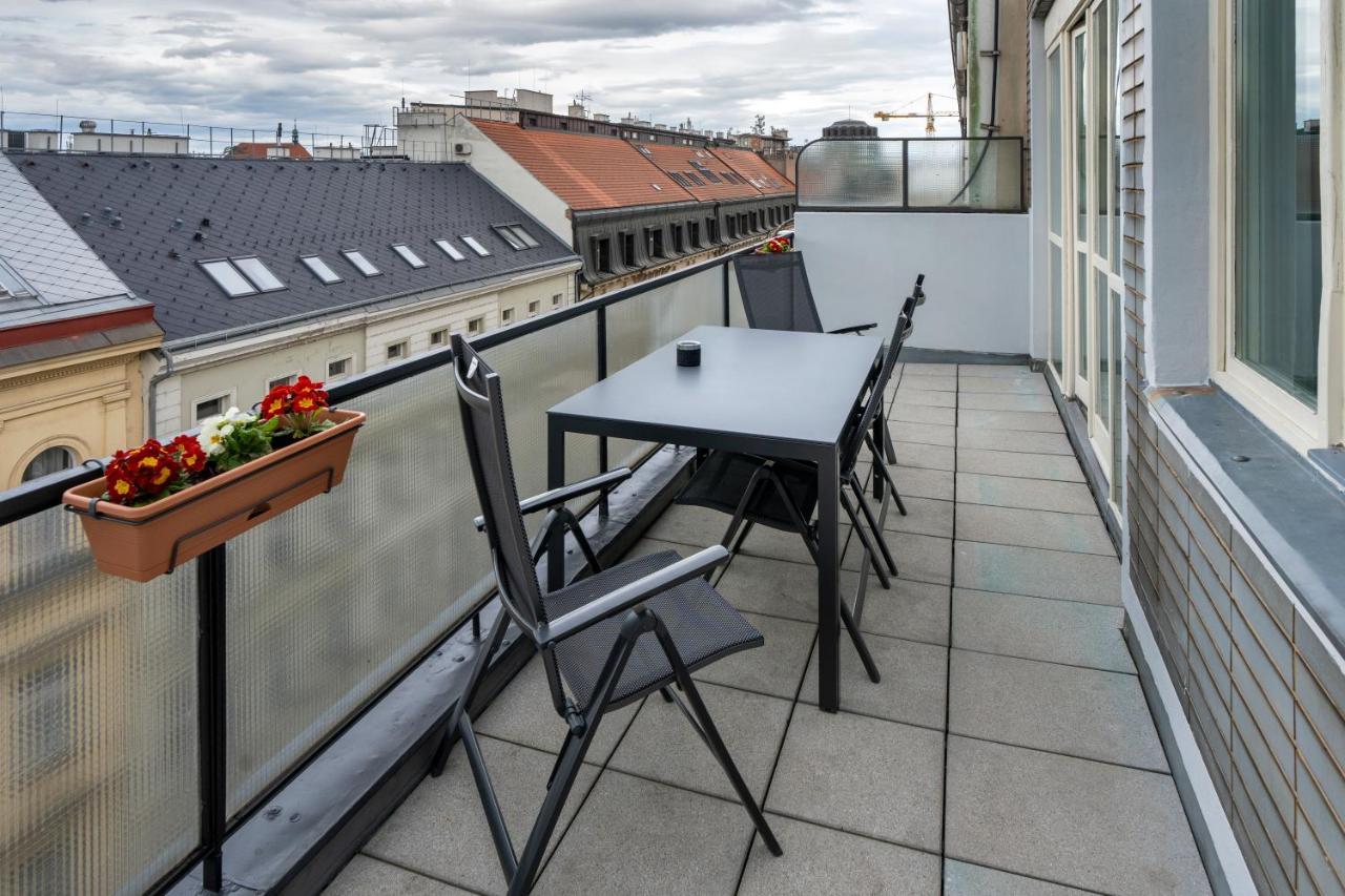 New Town - Apple Apartments Prag Eksteriør billede