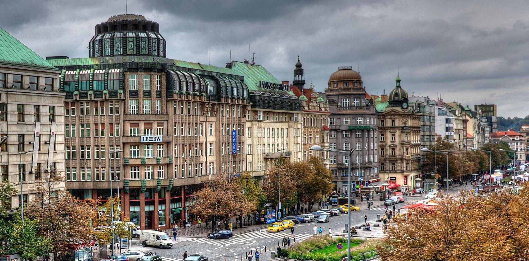 New Town - Apple Apartments Prag Eksteriør billede